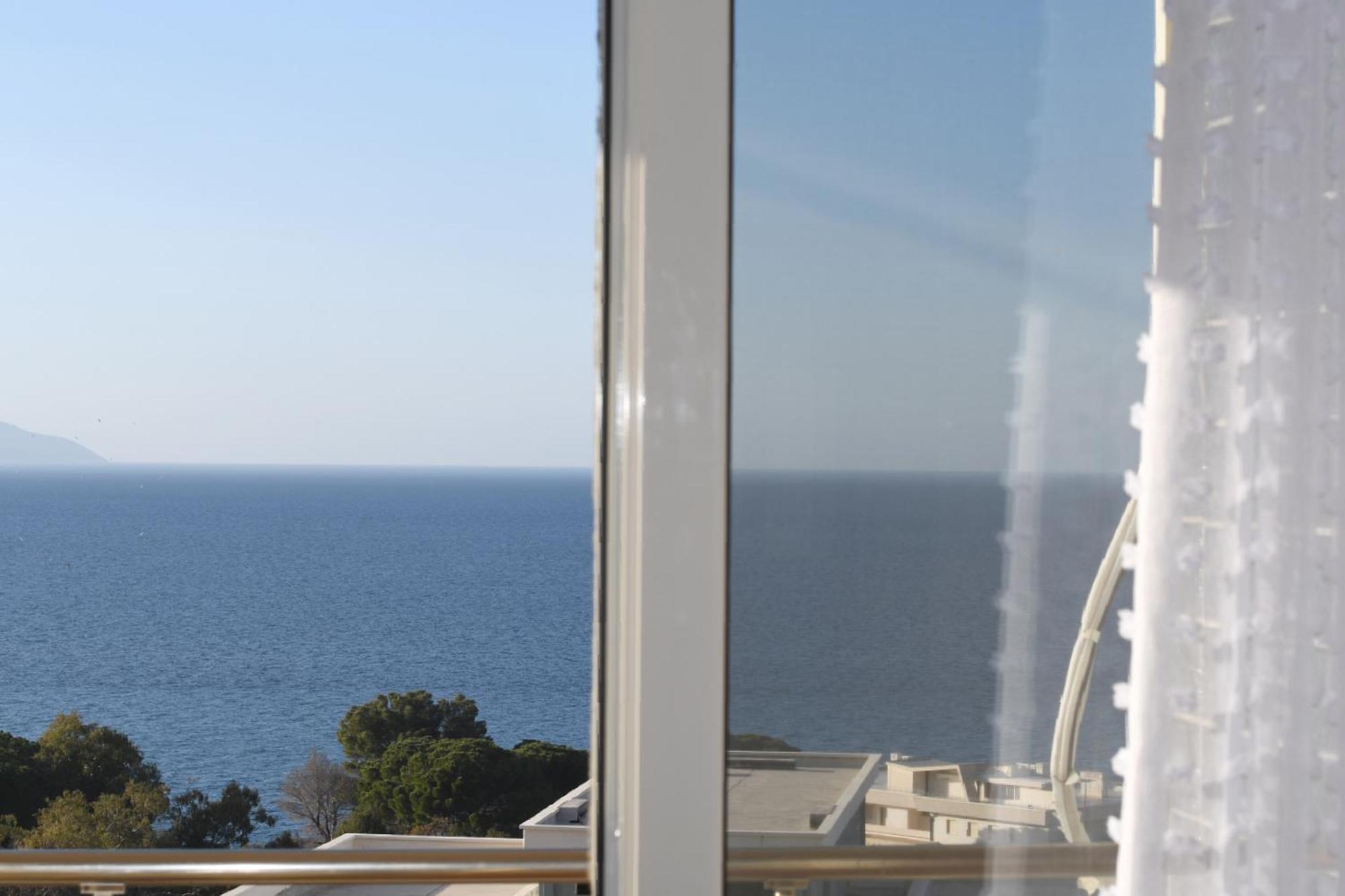 The Perfect Seaview Escape * Wlora